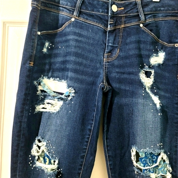 Bebe Women's Studded Distressed and Ripped Denim Jeans Size 28 - Picture 4 of 16